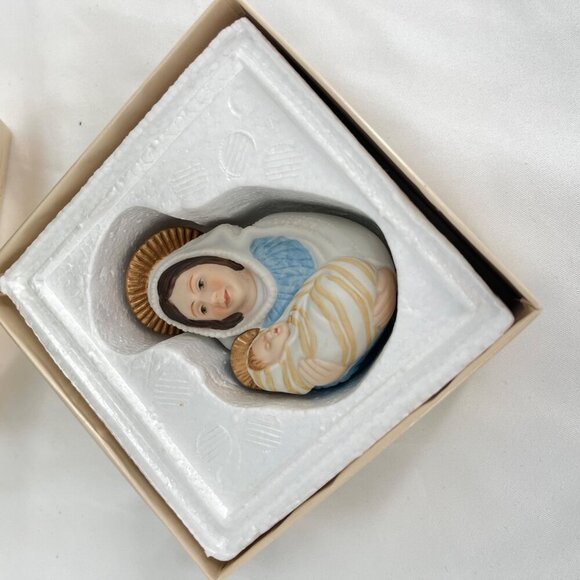 Hallmark Madonna & Child 1983 Hand-Painted Fine Porcelain Ornament With Original - Picture 3 of 6